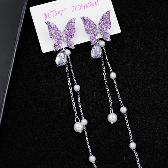 Adorable Butterfly Earrings  - Picture 1 of 2